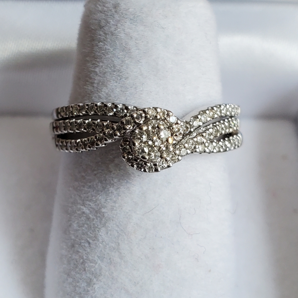 14k Solid Gold Diamond Wedding / Proposal Ring - image 2